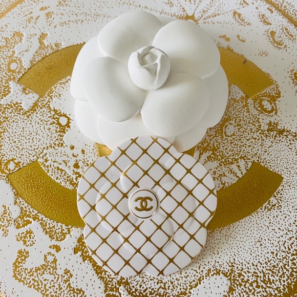 Chanel White and Gold Camellia Accessory - Picture 3 of 6